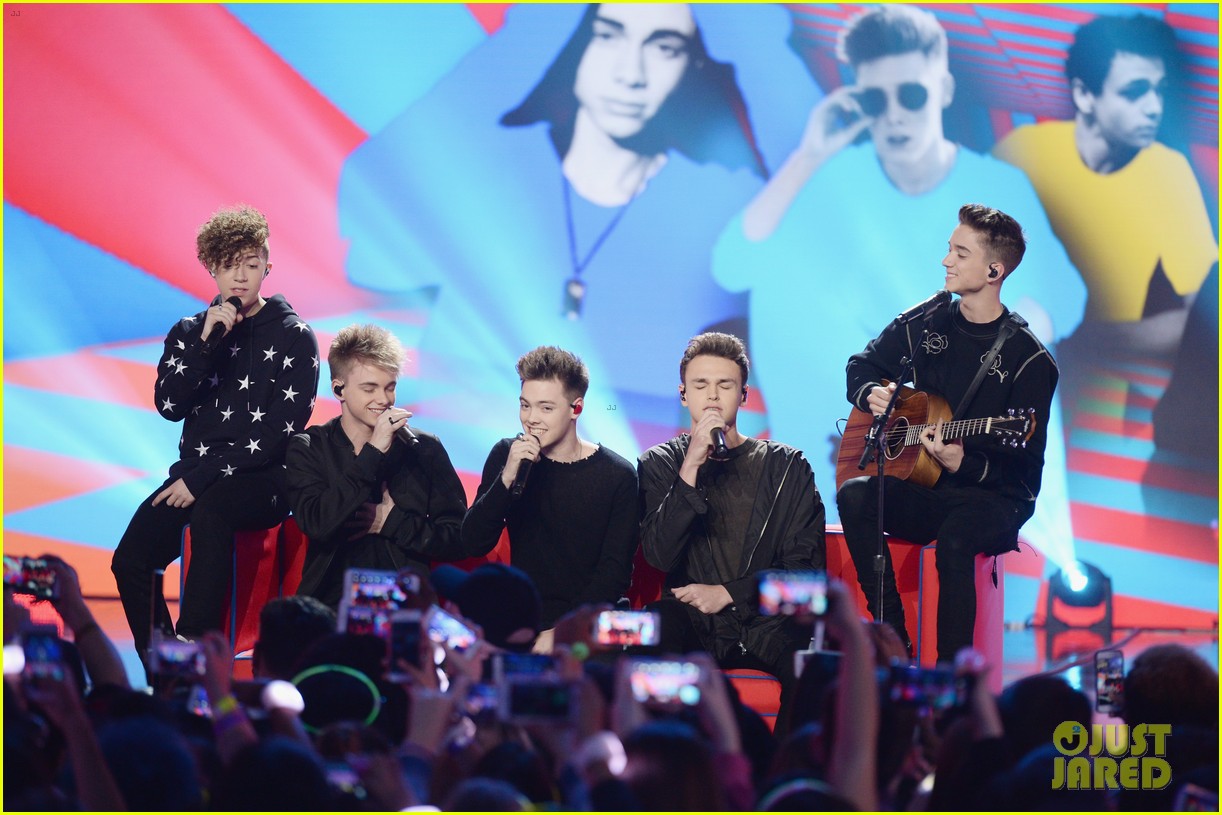 Why Don't We Nail Their Orange Carpet Poses at the Nickelodeon Halo Awards 2017!