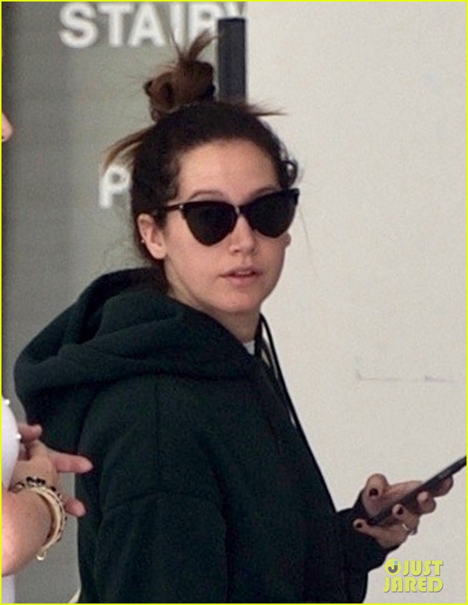Ashley Tisdale Goes Holiday Shopping With Mom Lisa