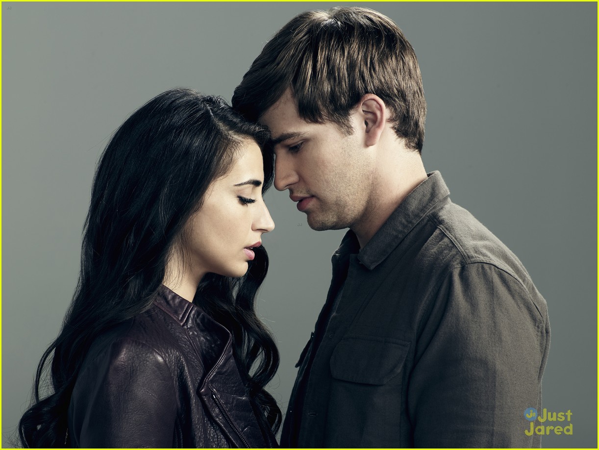 Willa & Holden Get Steamy In New 'Beyond' Teaser - Watch!