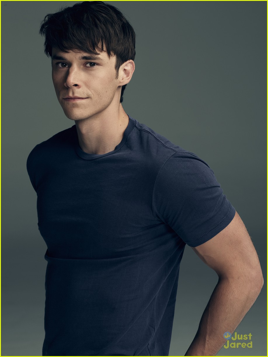 Willa & Holden Get Steamy In New 'Beyond' Teaser - Watch!