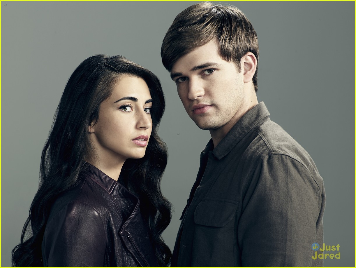 Willa & Holden Get Steamy In New 'Beyond' Teaser - Watch!