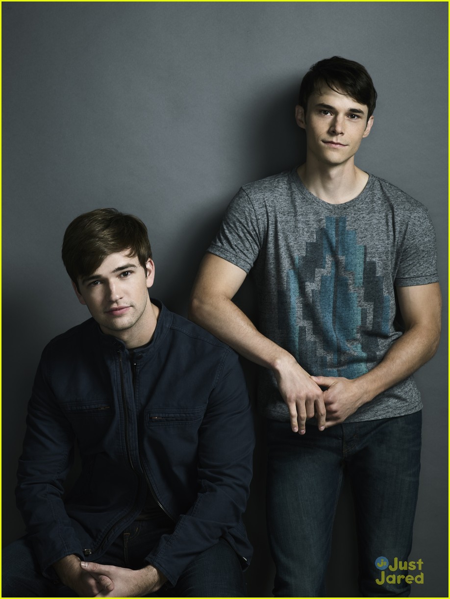 Willa & Holden Get Steamy In New 'Beyond' Teaser - Watch!