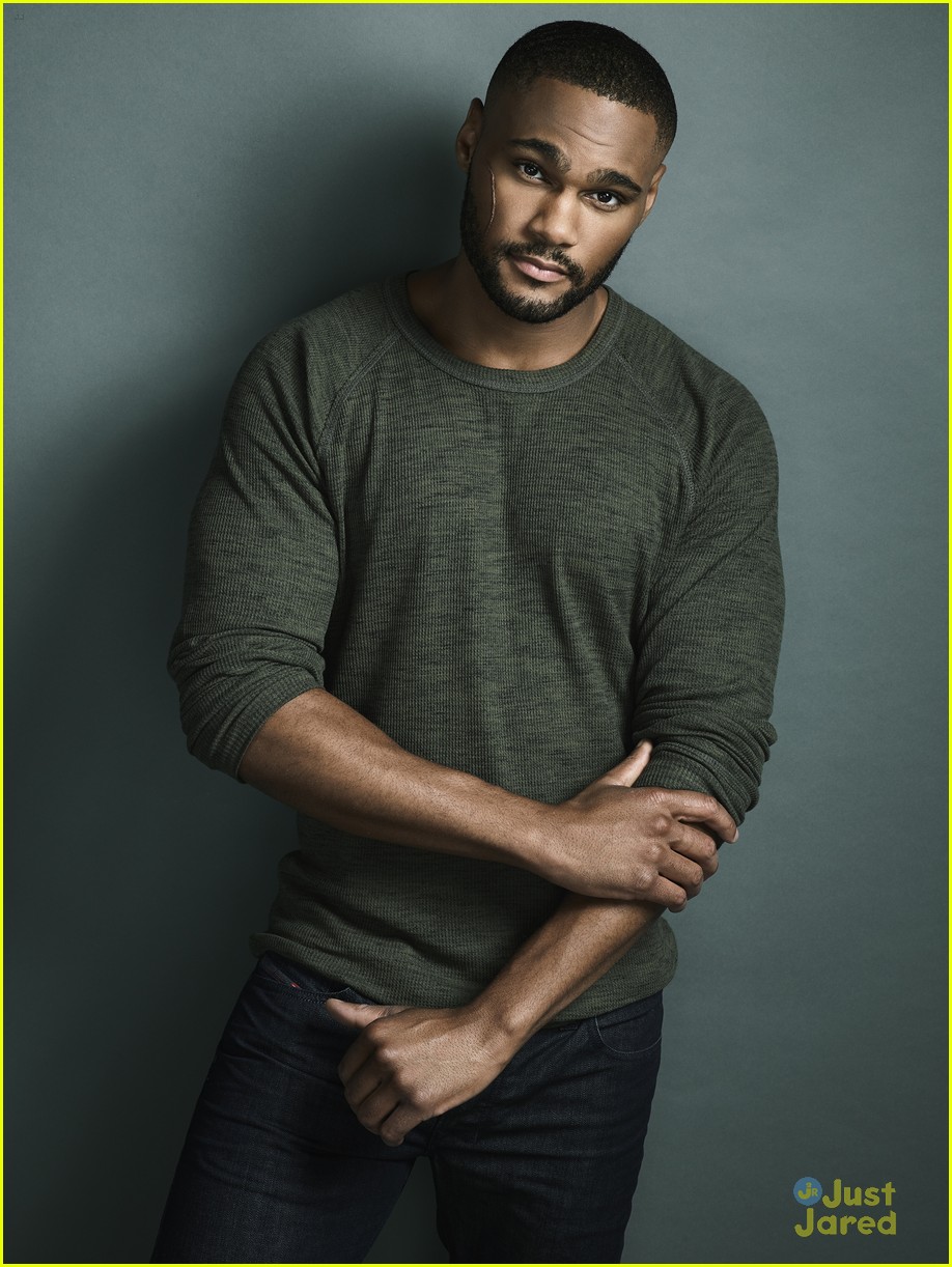 Willa & Holden Get Steamy In New 'Beyond' Teaser - Watch!