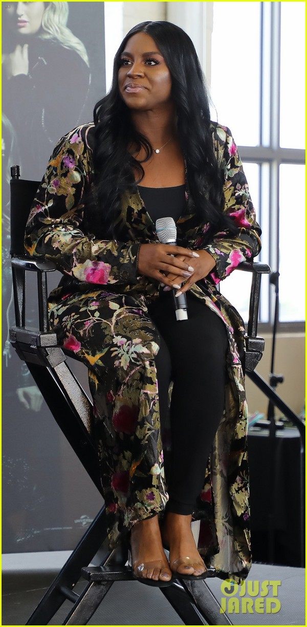 Hana Mae Lee, Ester Dean, & Chrissie Fit Screen 'Pitch Perfect 3' at a School in Miami!