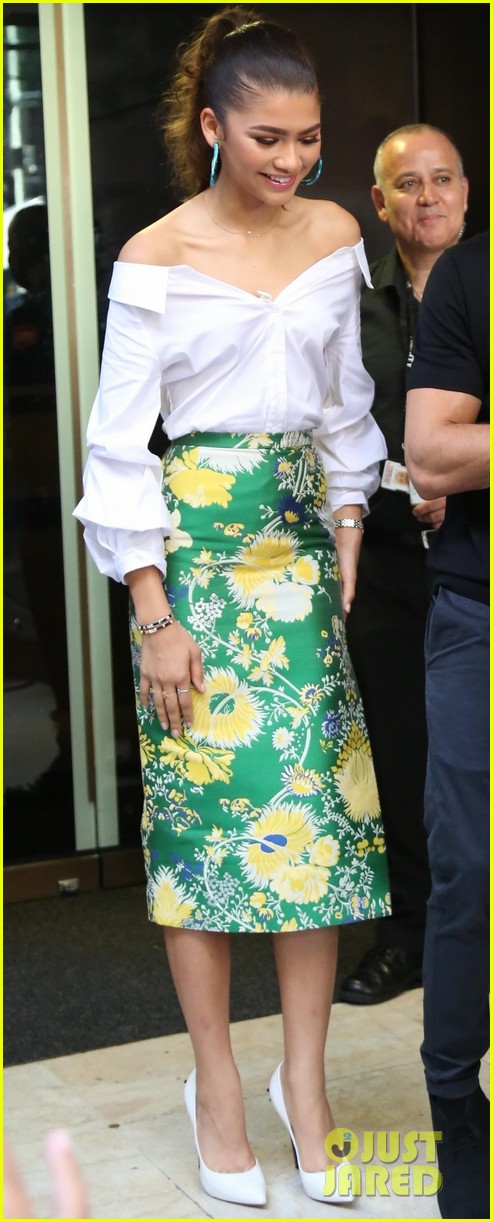 Zendaya Joins Zac Efron While Promoting 'The Greatest Showman' in Sydney