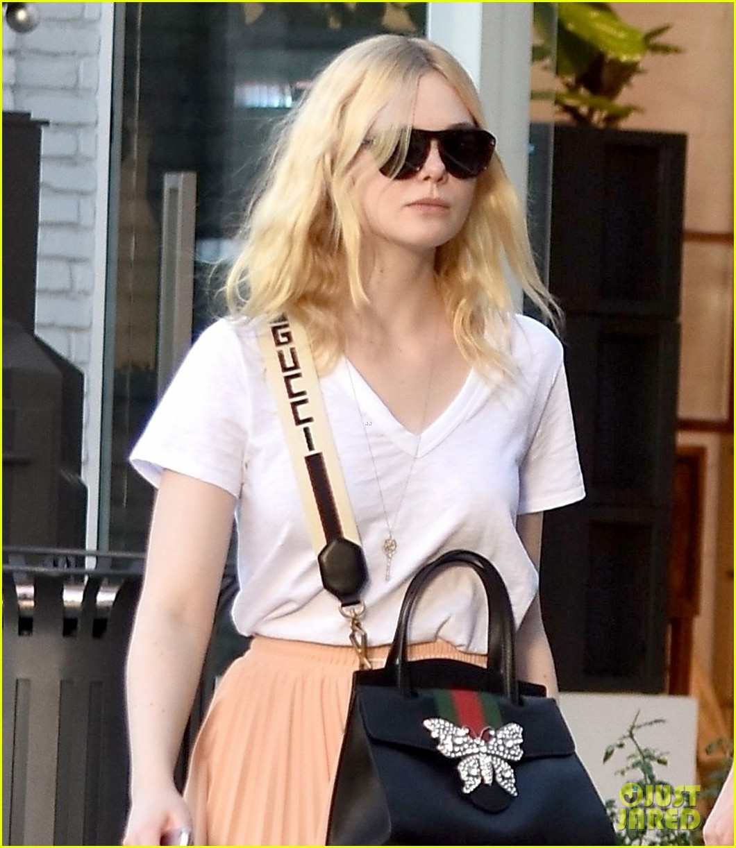 Dakota Fanning Spends Time with Her Boyfriend & Sister!