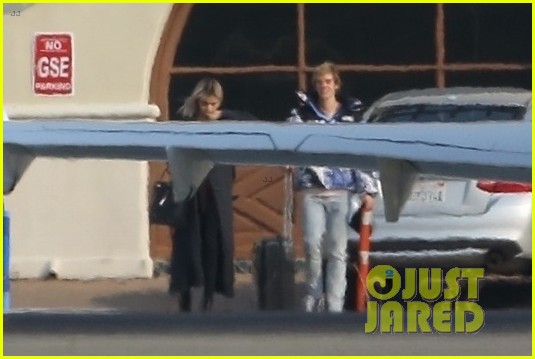 Selena Gomez Jets Out of Town with Rumored Boyfriend Justin Bieber!