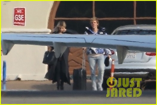 Selena Gomez Jets Out of Town with Rumored Boyfriend Justin Bieber!