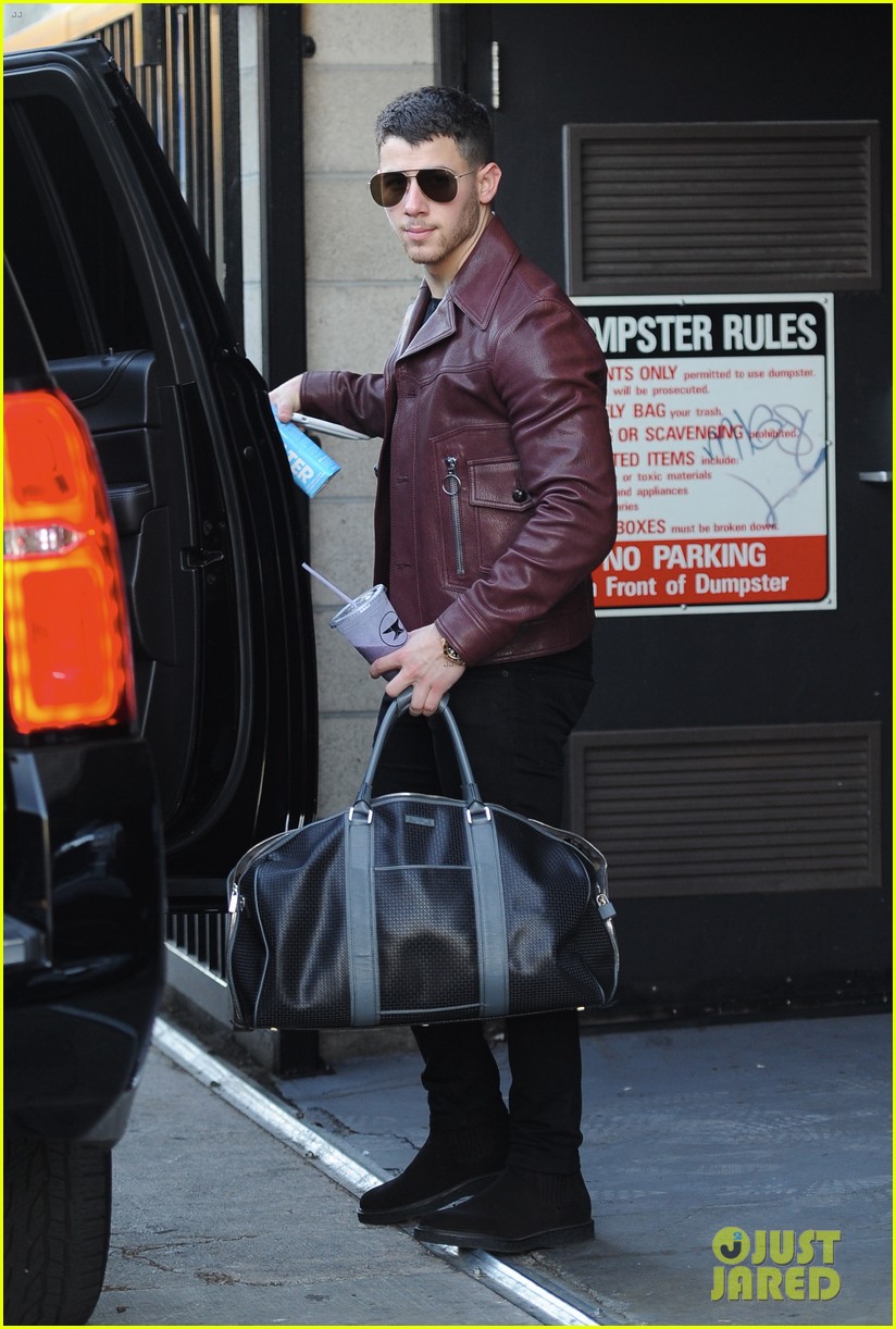 Nick Jonas' Muscles Look So Buff Even Before His Workout!