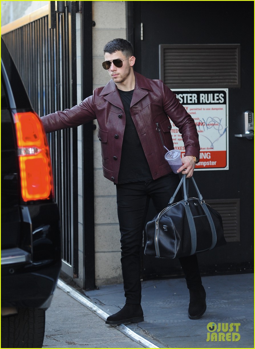 Nick Jonas' Muscles Look So Buff Even Before His Workout!