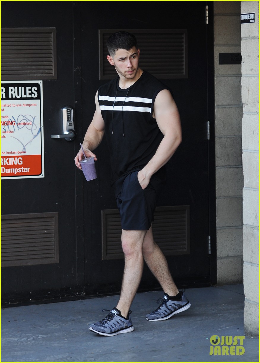 Nick Jonas' Muscles Look So Buff Even Before His Workout!