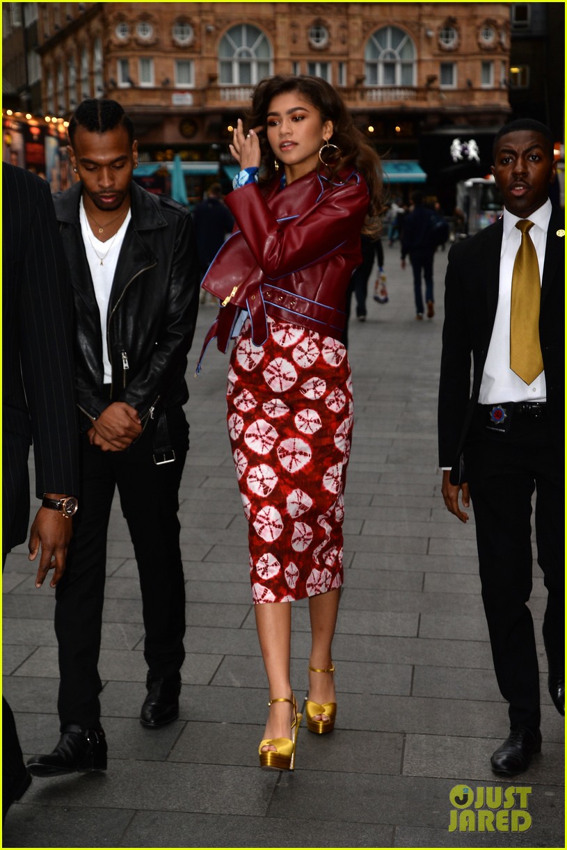 Zac Efron & Zendaya Meet Some Lucky London Fans!