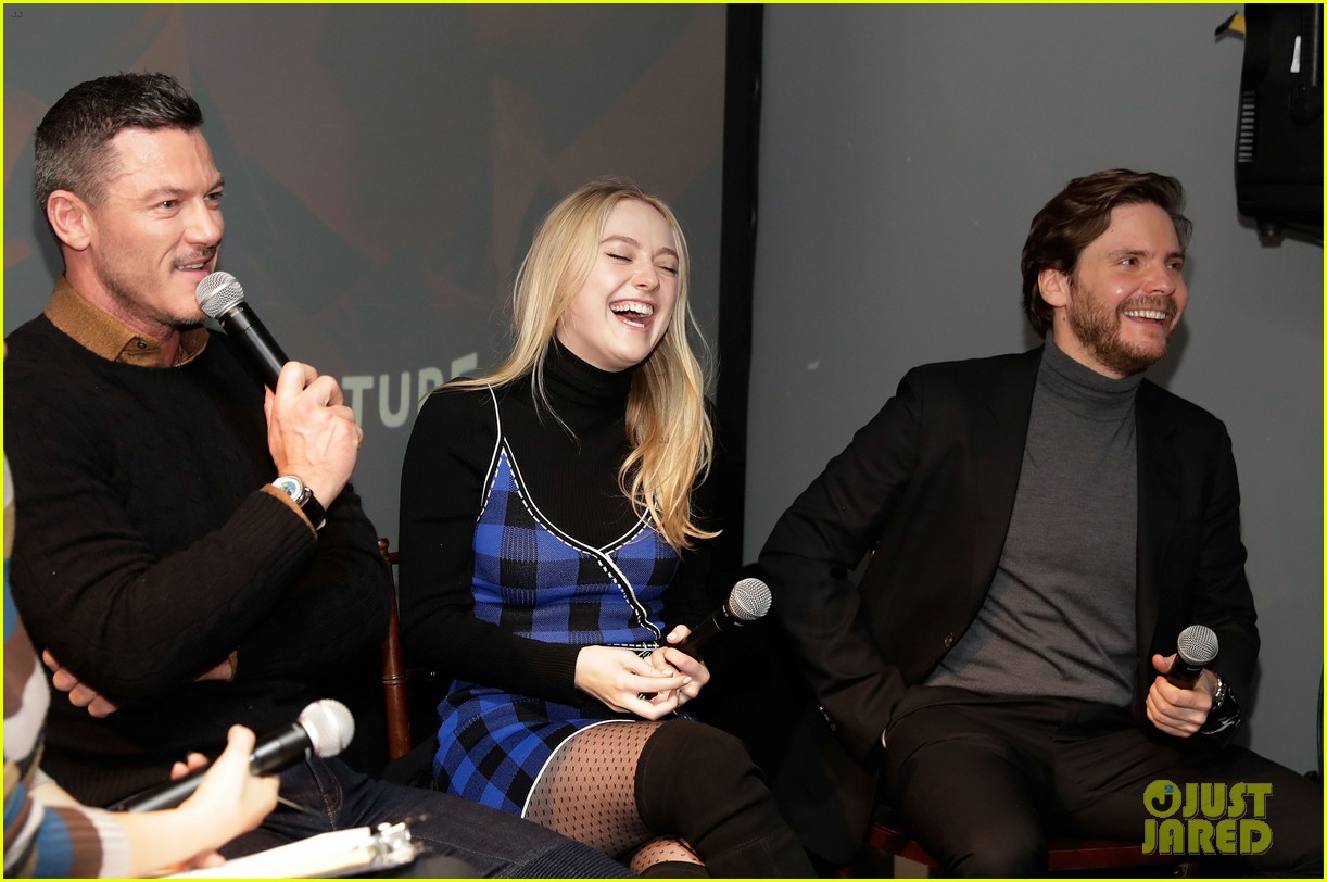 Dakota Fanning's Sister Elle Supports Her at Sundance 2018!