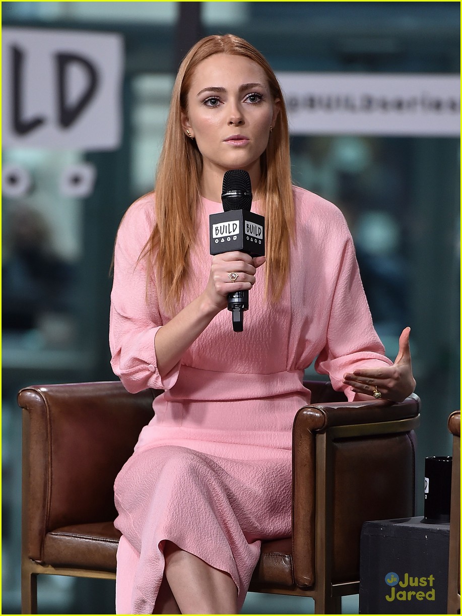 AnnaSophia Robb's Amazing Technicolor Dreamcoat Will Be The Only Thing You'll Dream About