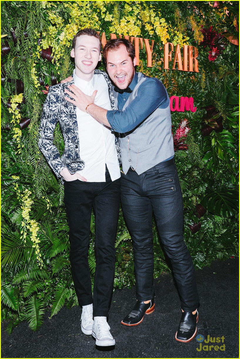 13 Reasons Why's Tommy Dorfman Rocks a Dress at Pre-Golden Globes Party