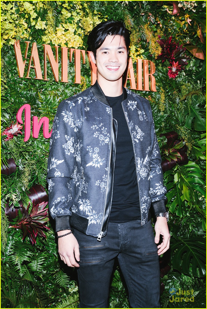 13 Reasons Why's Tommy Dorfman Rocks a Dress at Pre-Golden Globes Party
