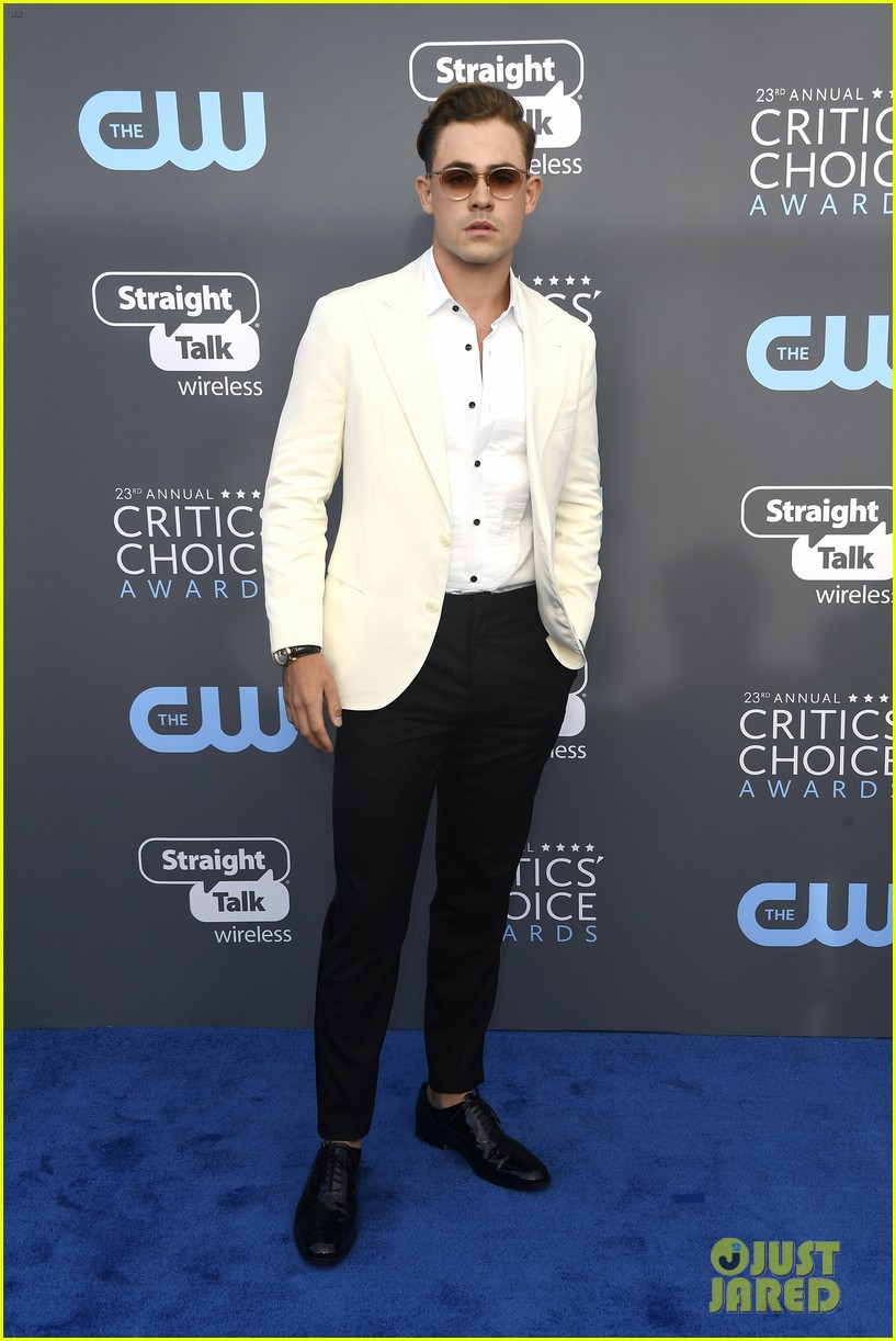 Stranger Things' Natalia Dyer Is All Smiles at Critics' Choice Awards 2018