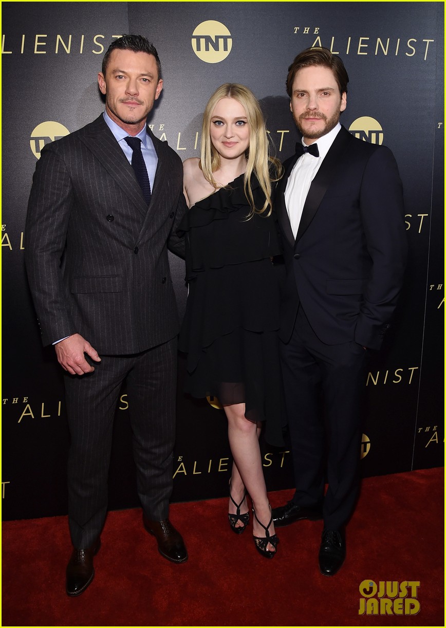 Dakota Fanning Goes Pretty in Black for 'The Alienist' Premiere in NYC