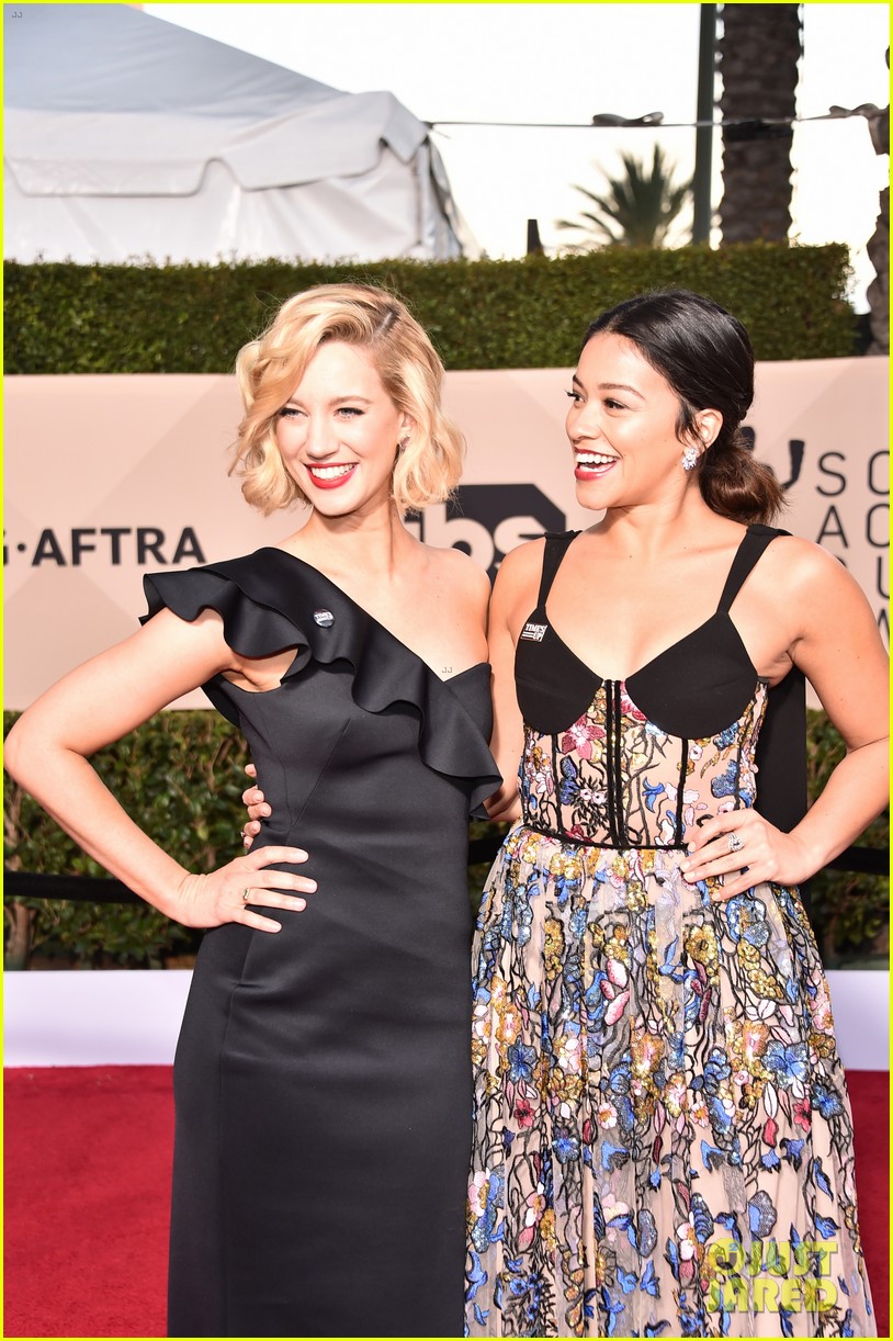 'Jane The Virgin' Co-Stars Gina Rodriguez & Yael Grobglas Hit the Red Carpet at SAG Awards 2018!