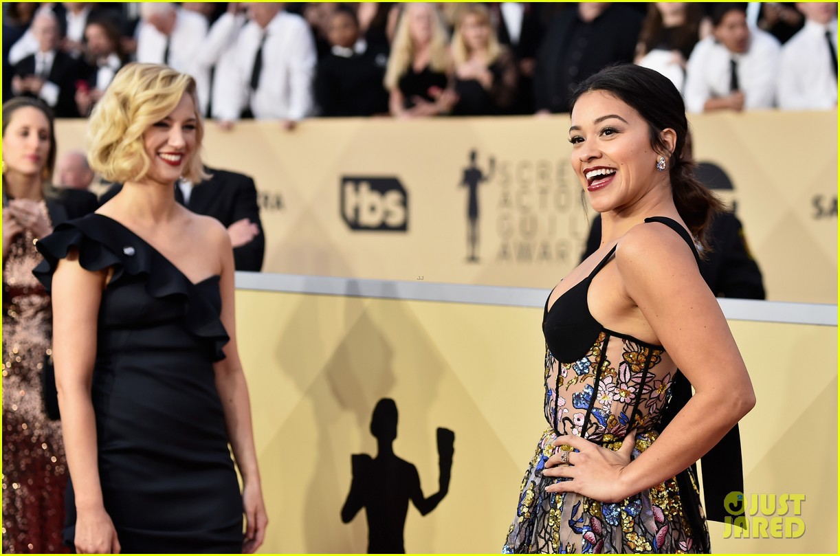 'Jane The Virgin' Co-Stars Gina Rodriguez & Yael Grobglas Hit the Red Carpet at SAG Awards 2018!