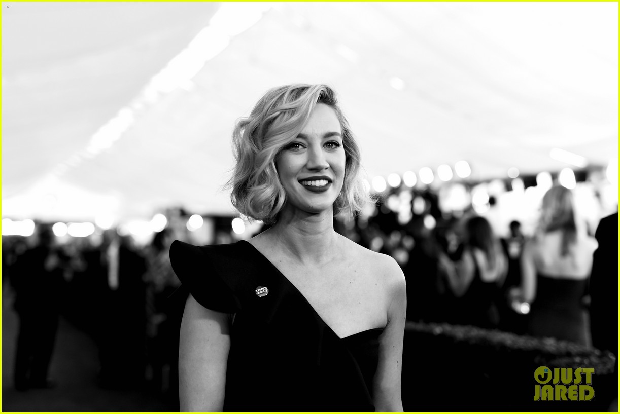 'Jane The Virgin' Co-Stars Gina Rodriguez & Yael Grobglas Hit the Red Carpet at SAG Awards 2018!