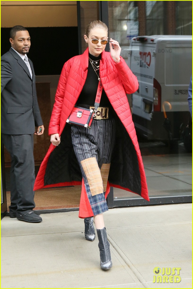 Gigi Hadid Steps Out in NYC Looking So Chic!