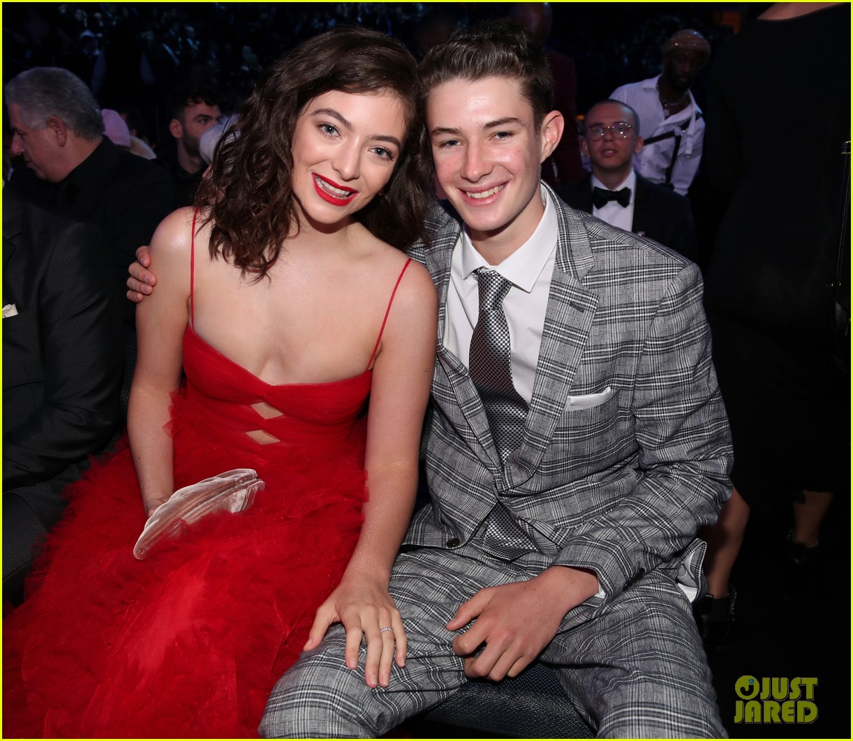 Lorde Thanks Fans for Supporting 'Melodrama' in Full-Page Newspaper Ad