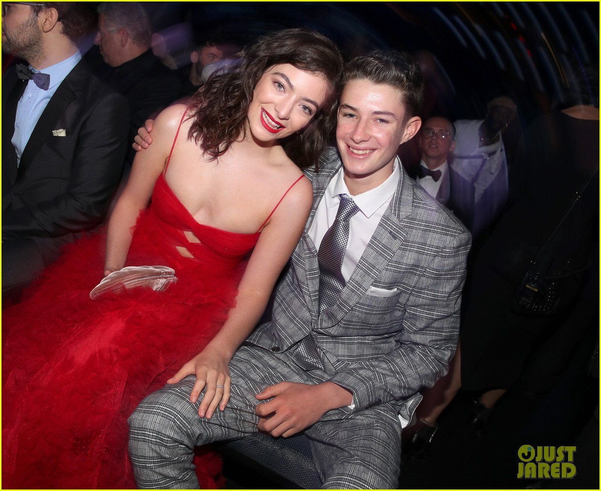 Lorde Thanks Fans for Supporting 'Melodrama' in Full-Page Newspaper Ad
