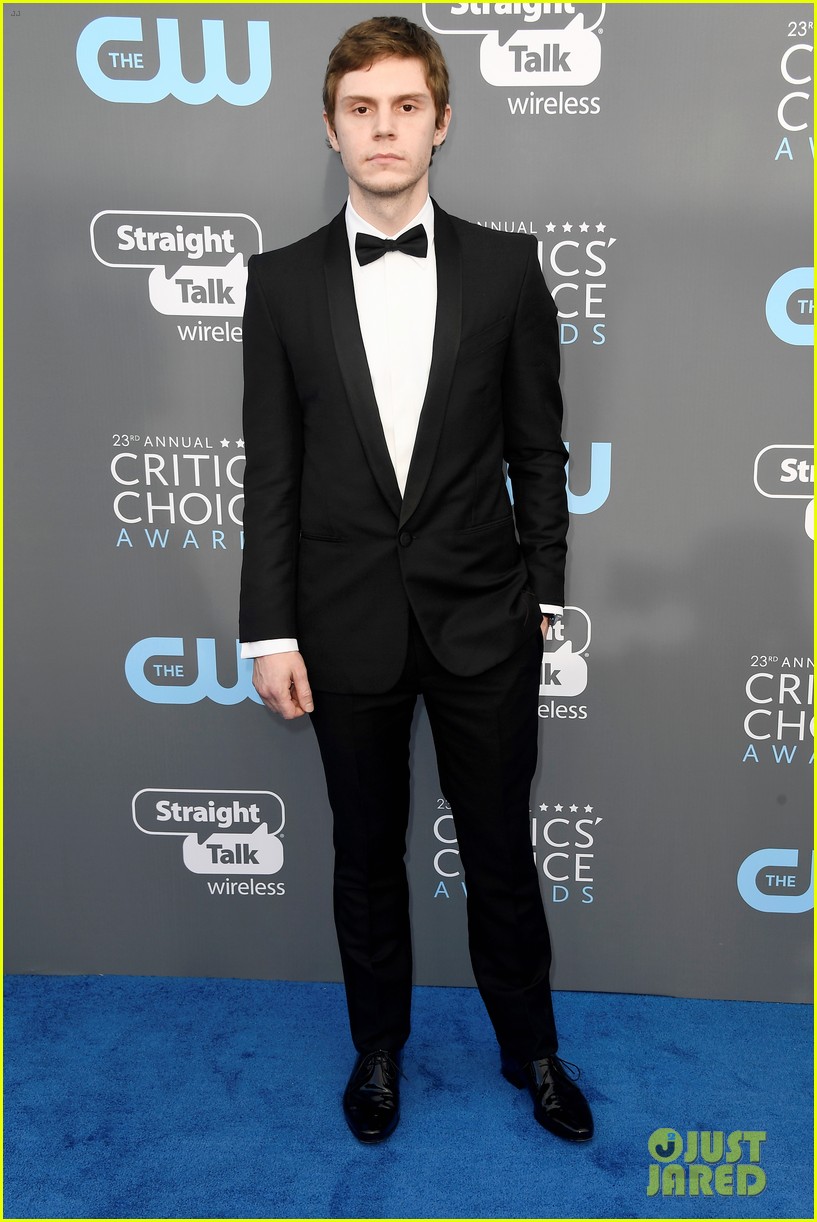 Emma Roberts Shows Off New Bangs at Critics Choice Awards 2018!