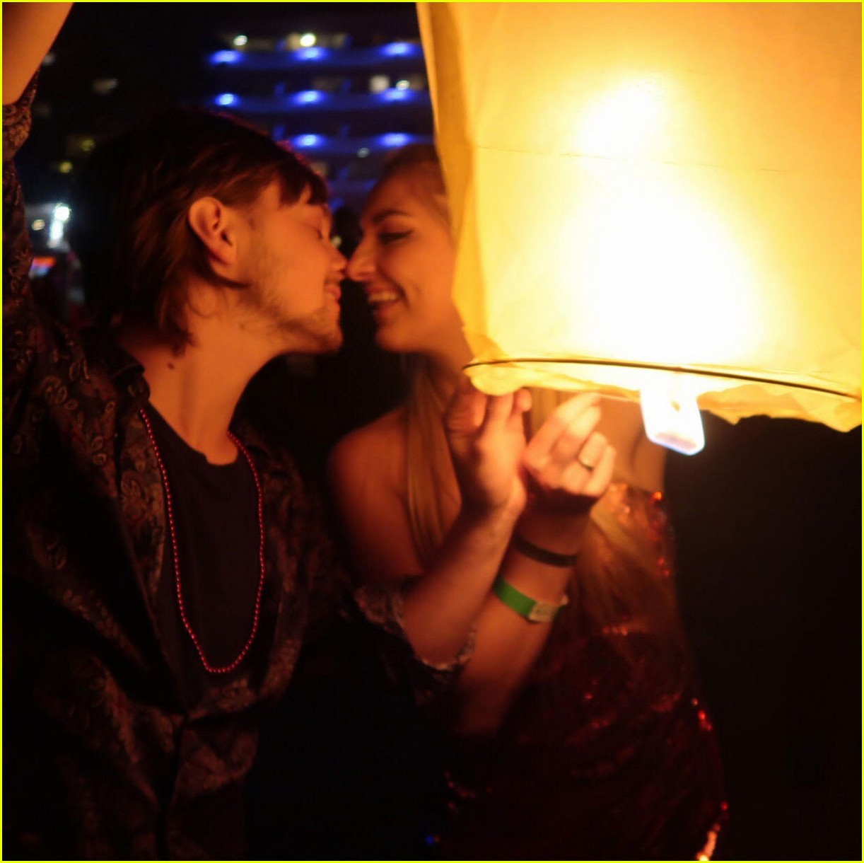 Rydel Lynch & Ellington Ratliff Have Real Life 'Tangled' Moment For New Year's!
