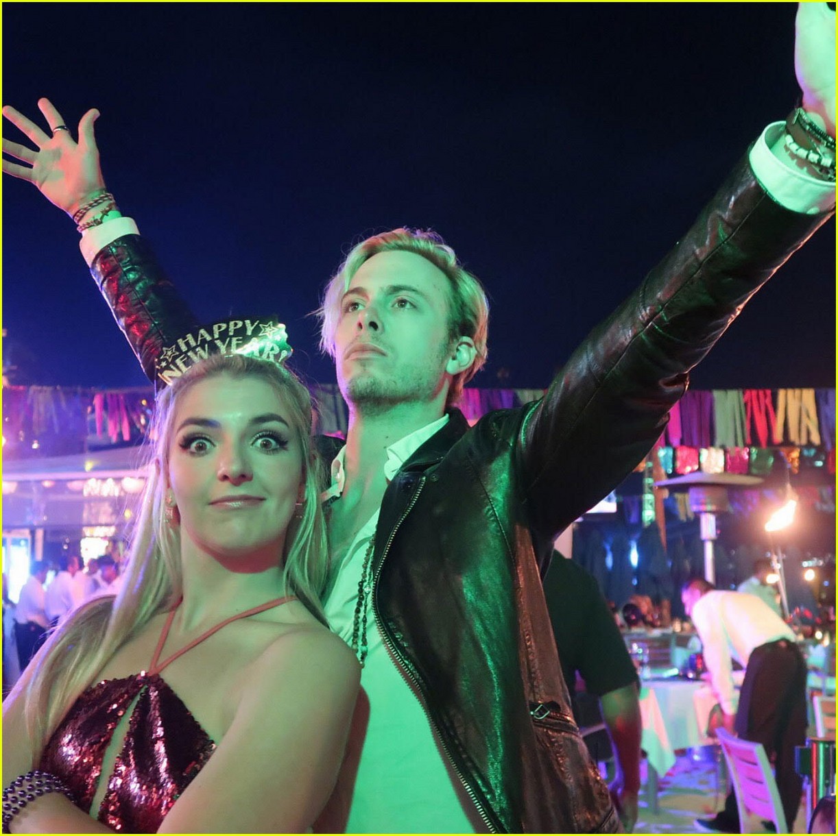 Rydel Lynch & Ellington Ratliff Have Real Life 'Tangled' Moment For New Year's!
