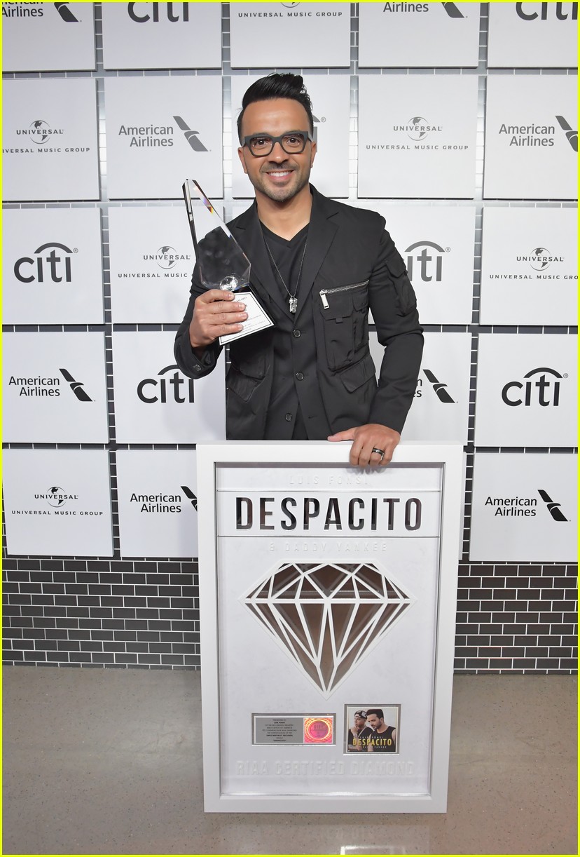 Alessia Cara & Julia Michaels Perform at Lucian Grainge's Pre-Grammys Showcase