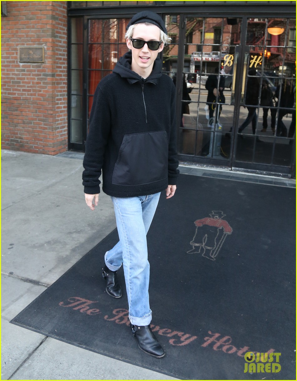 Troye Sivan & Jacob Bixenman Couple Up for Afternoon Stroll