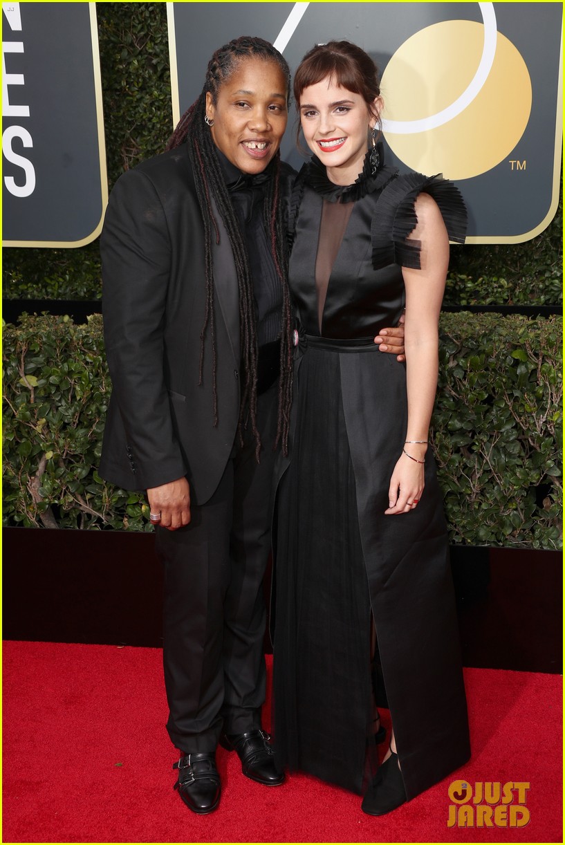 Emma Watson Reunites with Robert Pattinson at Golden Globes 2018!