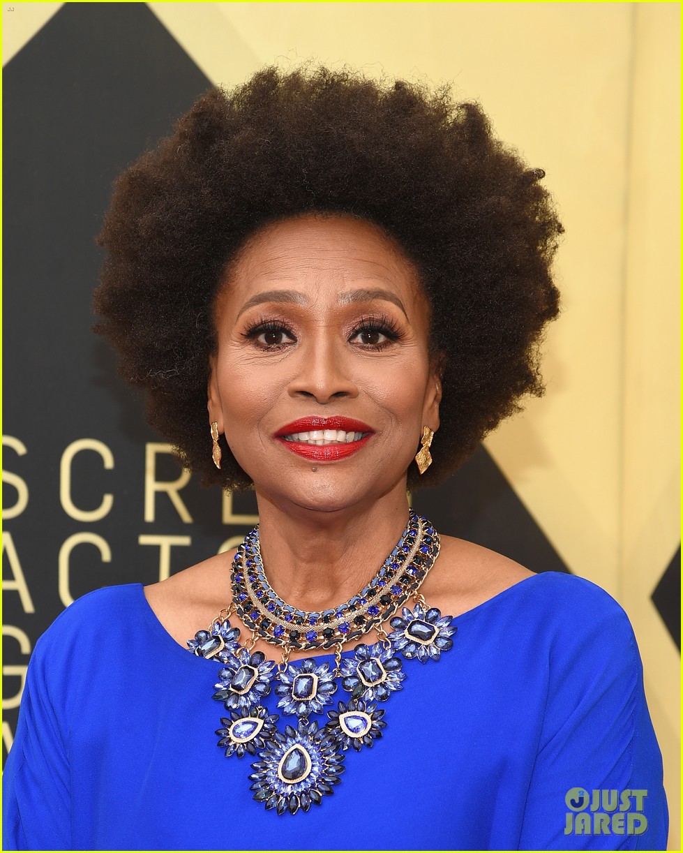Yara Shahidi & Marsai Martin Look Gorgeous at SAG Awards 2018!