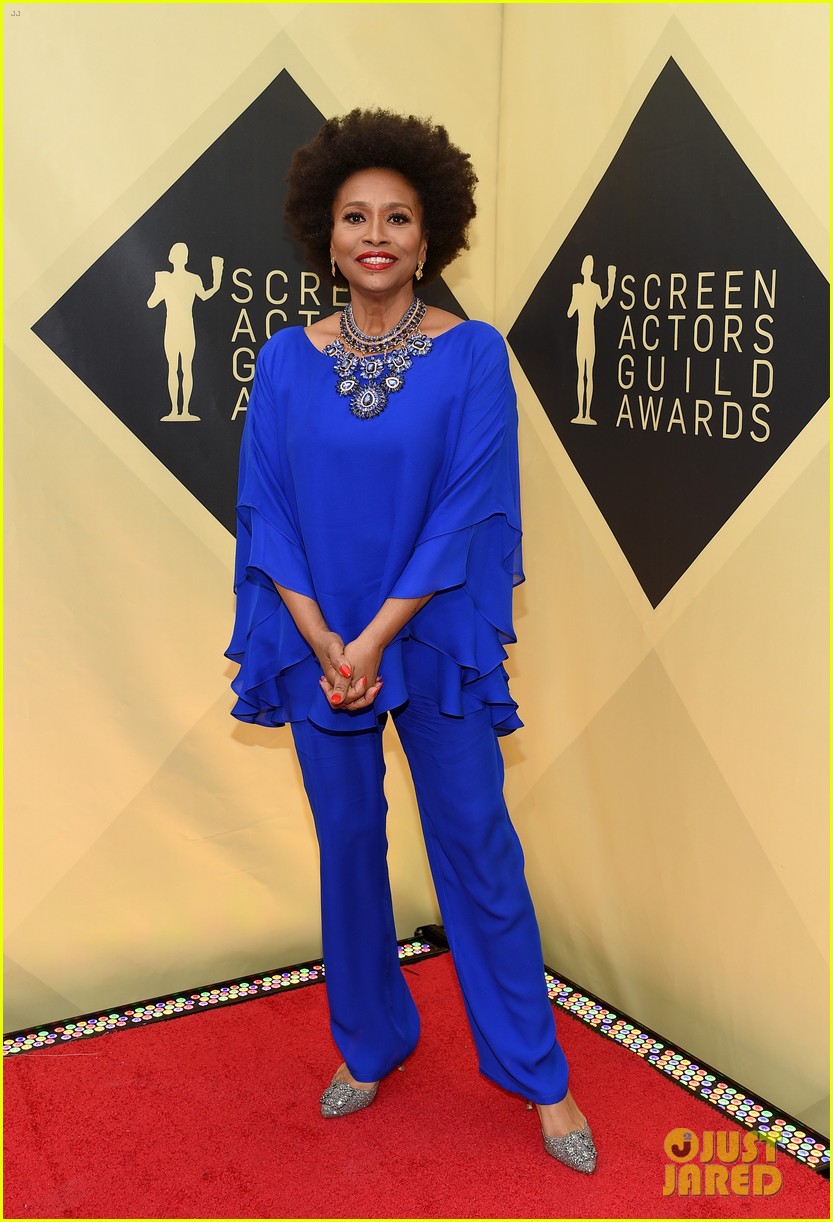 Yara Shahidi & Marsai Martin Look Gorgeous at SAG Awards 2018!