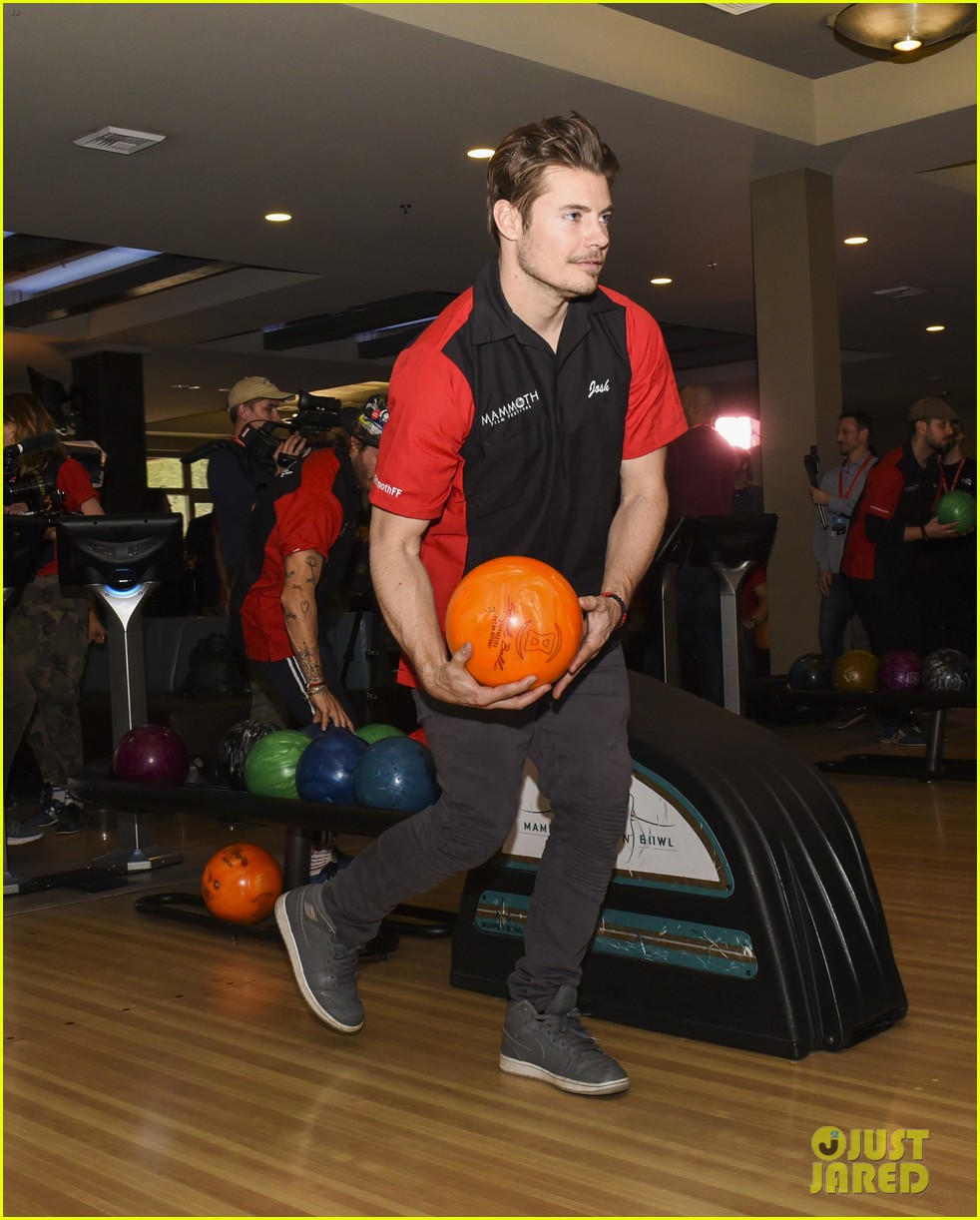 'Twilight' Stars Reunite at Charity Celebrity Bowling Tournament