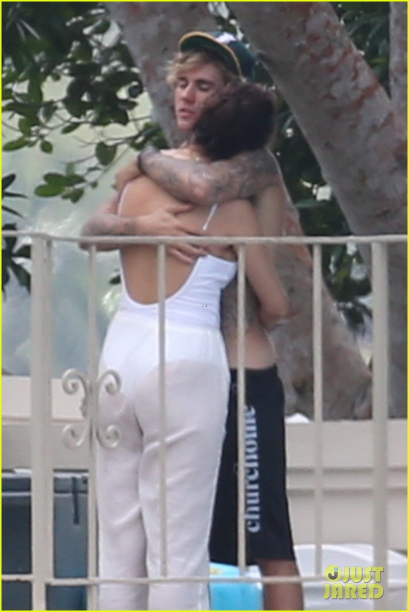 Selena Gomez Packs on PDA with Justin Bieber in New Photos from Jamaica!