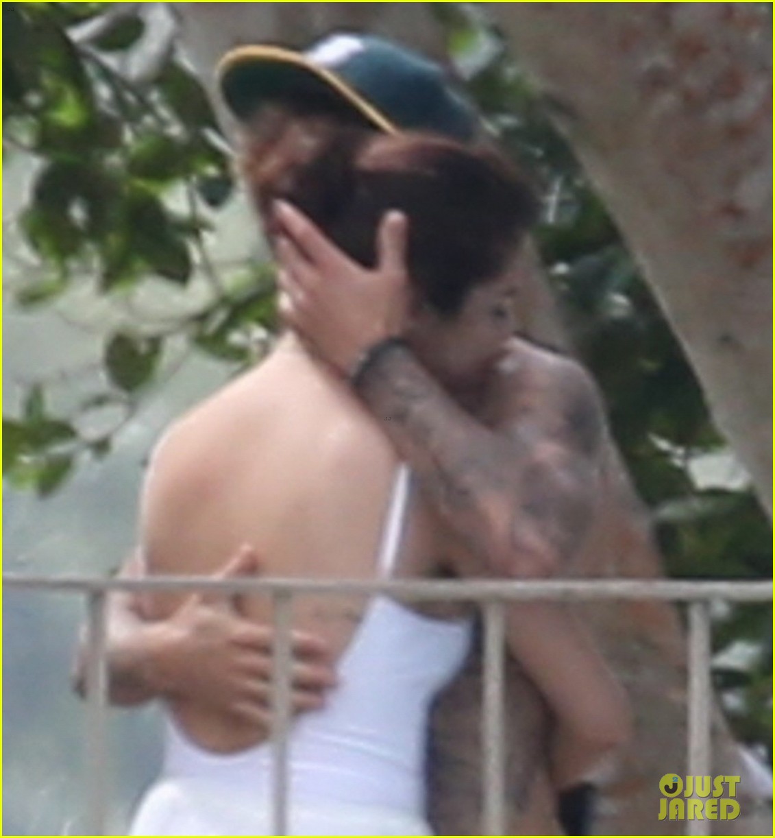 Selena Gomez Packs on PDA with Justin Bieber in New Photos from Jamaica!