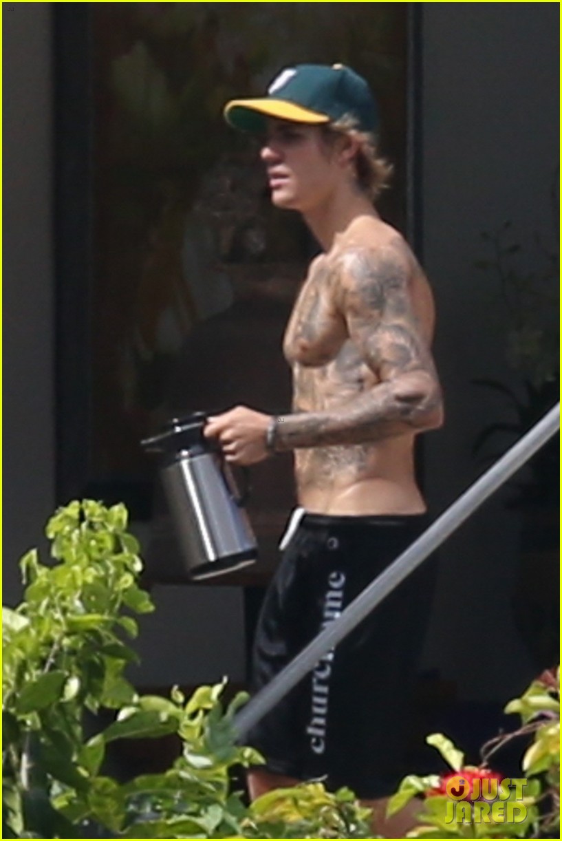 Selena Gomez Packs on PDA with Justin Bieber in New Photos from Jamaica!