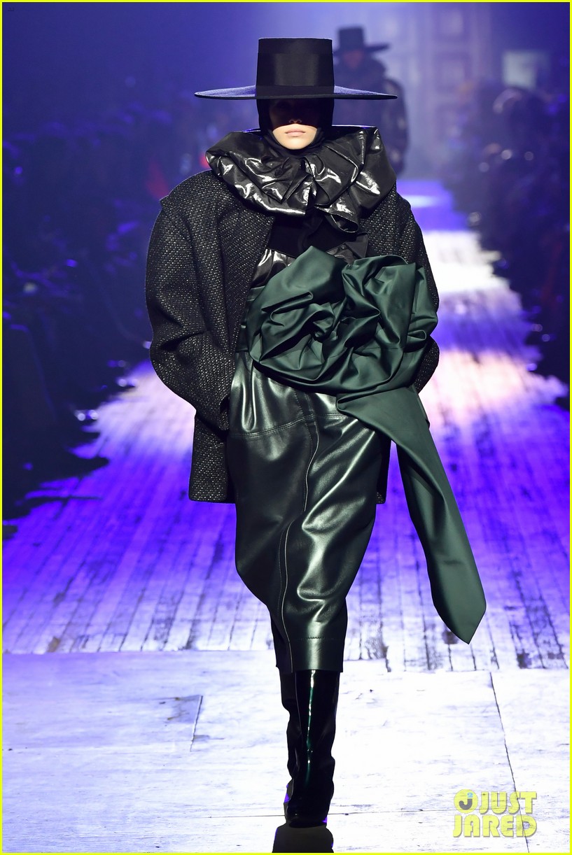 Bebe Rexha & Jasmine Sanders Watch Kaia Gerber Walk in Marc Jacobs Fashion Show