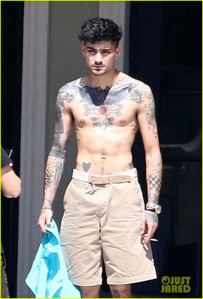 Zayn Malik Goes Shirtless For Mini Photo Shoot in Miami