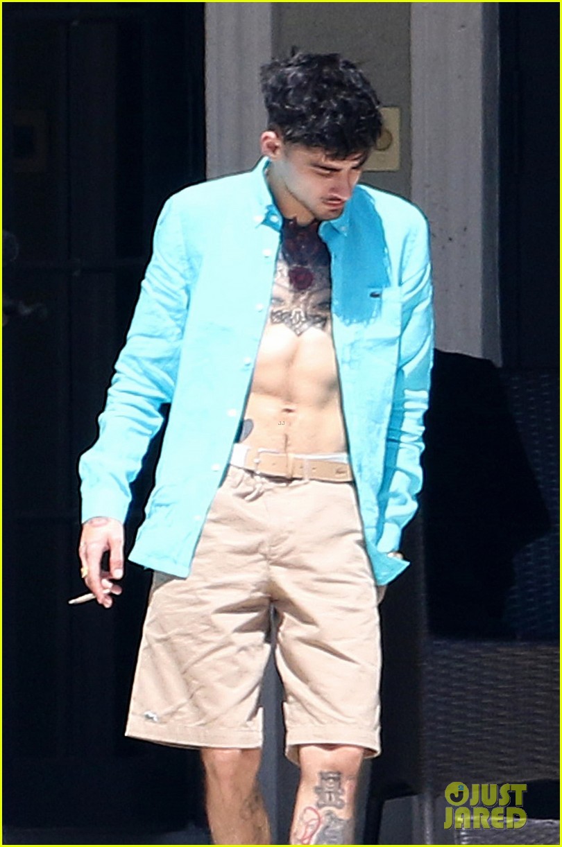 Zayn Malik Goes Shirtless For Mini Photo Shoot in Miami