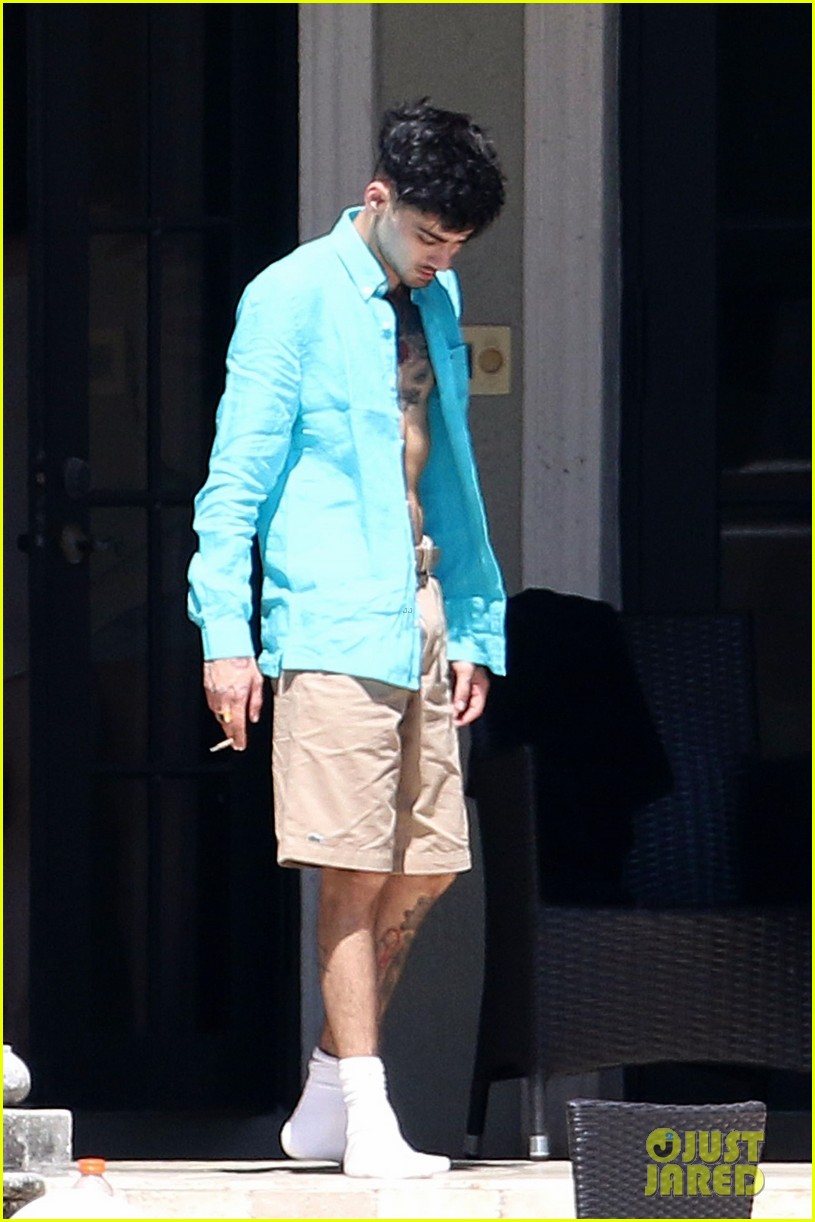 Zayn Malik Goes Shirtless For Mini Photo Shoot in Miami