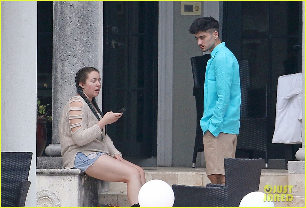 Zayn Malik Goes Shirtless For Mini Photo Shoot in Miami