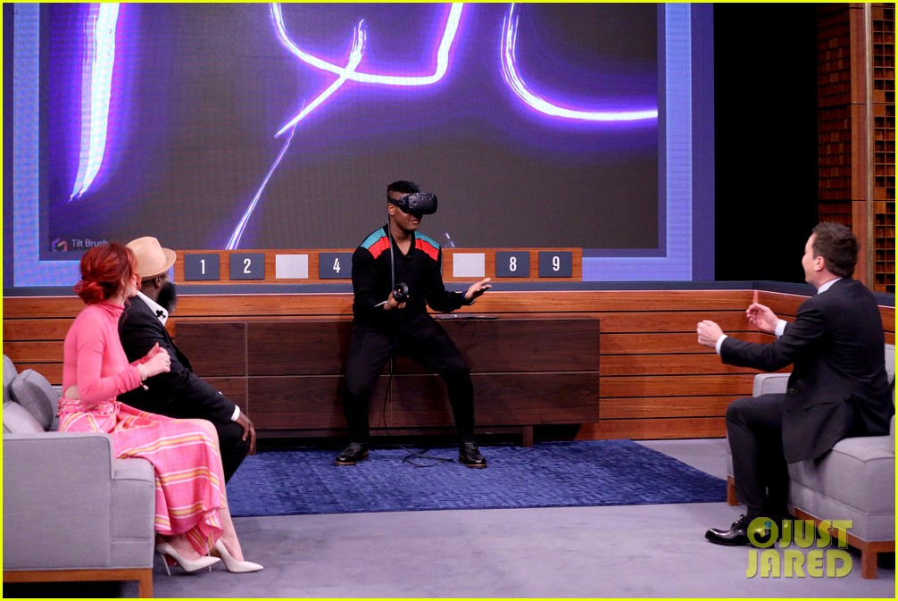Bella Thorne Plays Pictionary With John Boyega - Watch Now! 