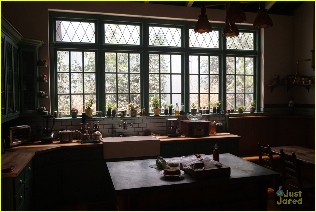 Dilan Gwyn, Burkely Duffield, Jonathan Whitesell & 'Beyond' Cast Try (& Fail) A Frustrating Maze Game (Exclusive)