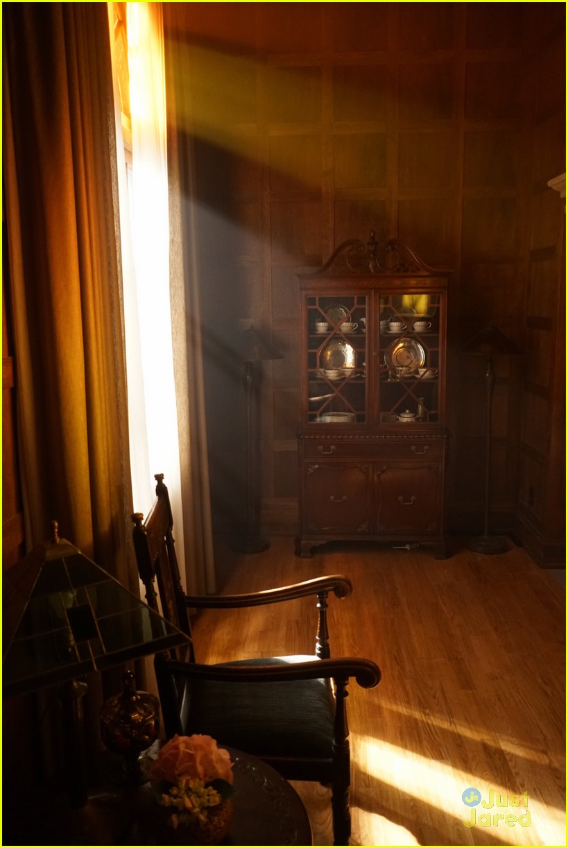 Dilan Gwyn, Burkely Duffield, Jonathan Whitesell & 'Beyond' Cast Try (& Fail) A Frustrating Maze Game (Exclusive)