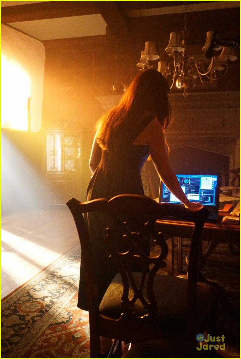 Dilan Gwyn, Burkely Duffield, Jonathan Whitesell & 'Beyond' Cast Try (& Fail) A Frustrating Maze Game (Exclusive)