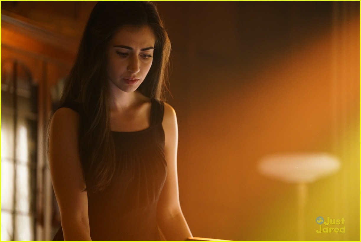 Dilan Gwyn, Burkely Duffield, Jonathan Whitesell & 'Beyond' Cast Try (& Fail) A Frustrating Maze Game (Exclusive)